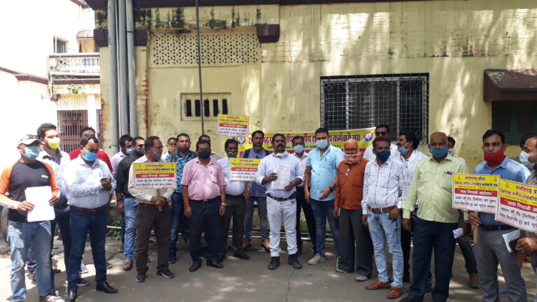 *छत्तीसगढ़ प्रदेश लिपिक वर्ग ने वेतन वृद्धि के लिए कलेक्टर को सौंपा ज्ञापन*.