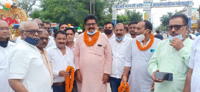 *बैंड व डिस्को लाईट व्यापारी संघ ने अटल और प्रमोद का भव्य रैली निकाल कर किया आत्मीय सम्मान*