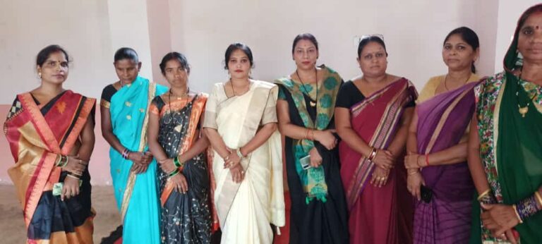 * जिला महामंत्री गायत्री साहू बीजेपी महिला मोर्चा बहनों द्वारा राष्ट्रीय_हथकरघा_दिवस कोटा मंडल के साहू धर्मशाला में मनाया गया*