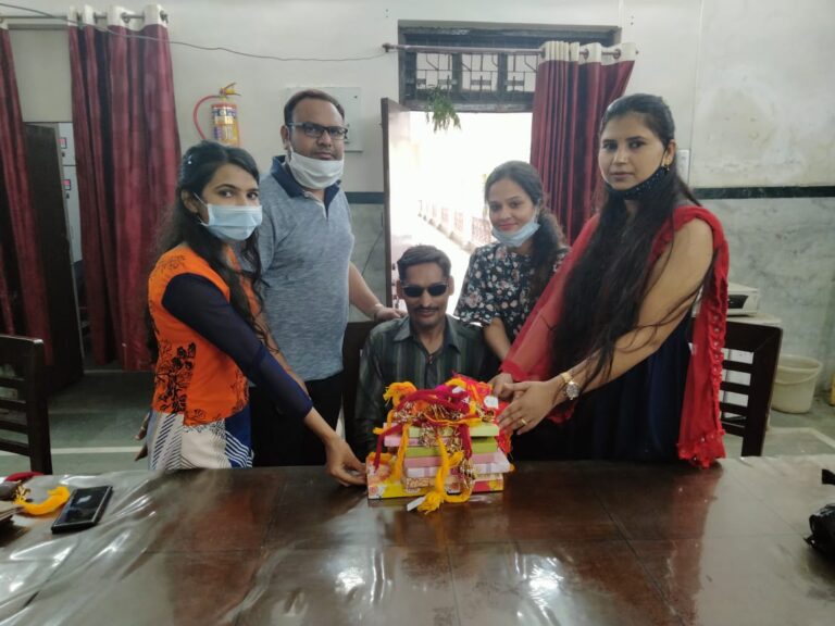 *फाइटर विंग्स टीम के द्वारा किया जा रहा निस्वार्थ सहयोग*