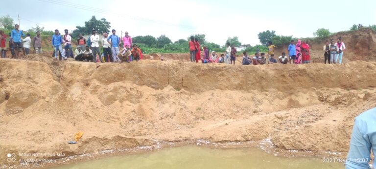 *बिलासपुर-रतनपुर मार्ग पर सेंदरी के पास ग्राम कछार में अवैध मिट्टी खुदाई के कारण बने गड्ढे में डूब कर मासूम की मौत*