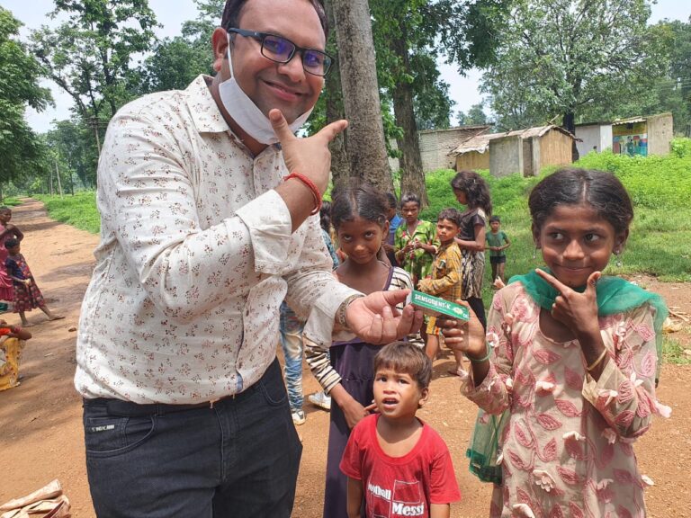 *किसी की मुस्कुराहटों पे हो निसार किसी का दर्द मिल सके तो ले उधार, कुछ ऐसी ही तस्वीर देखने को मिली *फाइटर विंग्स टीम* की*