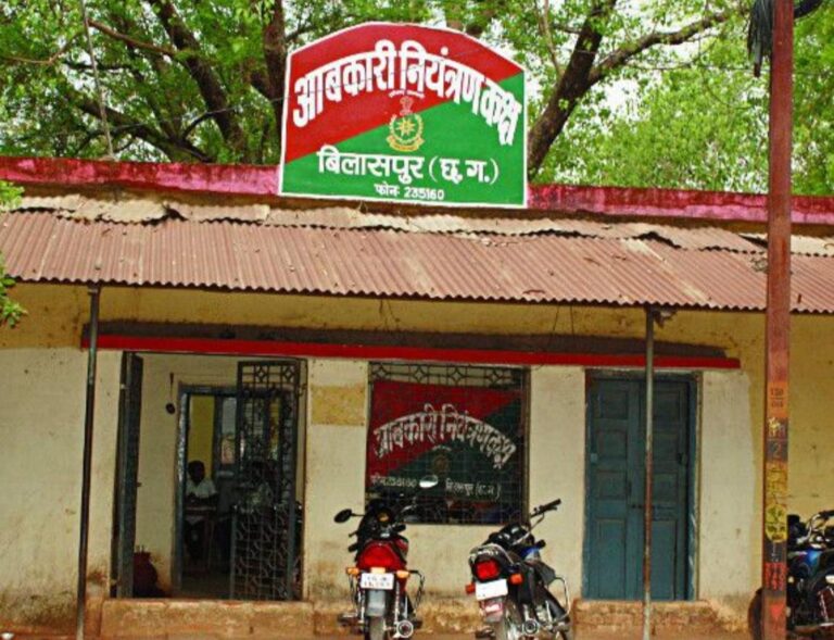 *आबकारी उपनिरीक्षक पर लगाया जा रहा गलत आरोप,आबकारी विभाग में चल रहा आपसी गुटबाजी का षडयंत्र, आपराधिक घटनाओं में संलिप्त लोग भी अब उठा रहे एक ईमानदार अधिकारी पर उंगली*