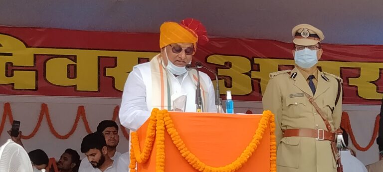 *75 वे स्वतंत्रता दिवस पर बिलासपुर प्रभारी मंत्री जय सिंह अग्रवाल ने किया ध्वजारोहण*