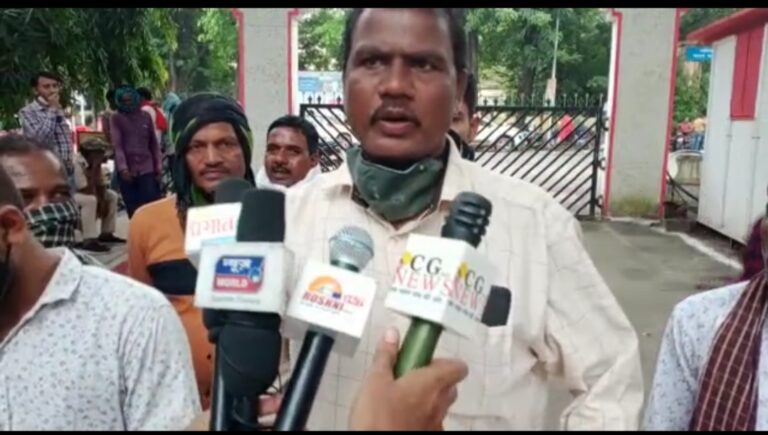 *जनपद पंचायत सीईओ और सरपंच की लापरवाही की वजह से ग्राम मोछ के ग्रामीणों के खेतों में घुसे लावारिस पशु.. गौठान से भगाया गया पशुओं को तो पशुओं ने खेत में जाकर पहुंचाया नुकसान*..