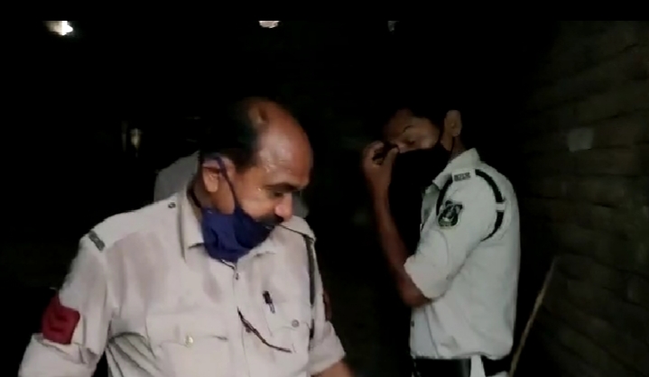 *आबकारी उपनिरीक्षक मुकेश पाण्डे व तखतपुर पुलिस की संयुक्त टीम के द्वारा अवैध कच्ची महुआ शराब पर की गई कार्यवाही,एक हजार किलो ग्राम महुआ लहान किया गया जप्त,अवैध कच्ची शराब कारोबारियों में दहशत का माहौल*