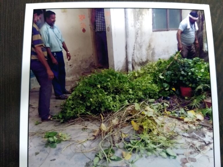 *दक्षिण पूर्व मध्य रेलवे के अधिकारी एस के साहू की दादागिरी रेलवे कर्मियों से करवाया जाता है निजी कार्य*