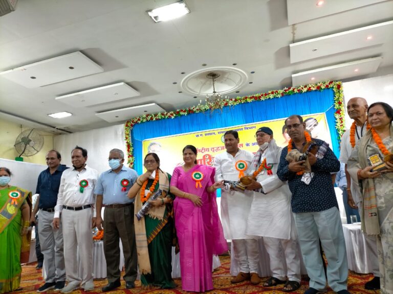 *अंतर्राष्ट्रीय वृध्दजन दिवस के अवसर पर संसदीय सचिव रश्मि आशिष सिंह जी एंव छत्तीसगढ शासन योग आयोग के सदस्य रविन्द्र सिंह जी द्वारा वृध्दजनो का*