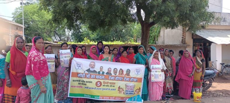 *भाजपा महिला मोर्चा कोटा ने किया शासकीय राशन दुकान ग्राम आमने के समक्ष धरना प्रदर्शन*