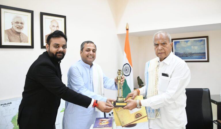 *न्योता देने पंजाब के राज्यपाल को पहुंचे विधायक शैलेश और डिप्टी कलेक्टर हरिओम द्विवेदी*