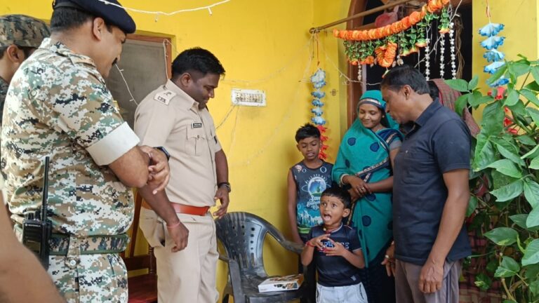 *दीपावली पर पहले पहुंचे शहीद परिवारों के घर बाद में मनाएंगे अपनी दिवाली कहा नारायणपुर एसपी गिरजा शंकर जायसवाल ने*