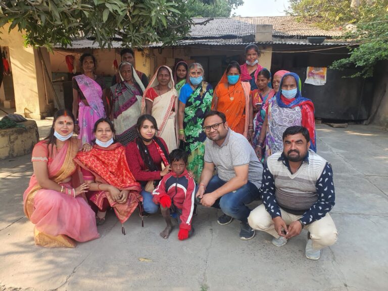 *कुष्ठ रोगी महिला को पिता और परिवार ने घर में रखने से किया इनकार फाइटर विंग की टीम ने दिया सहारा*