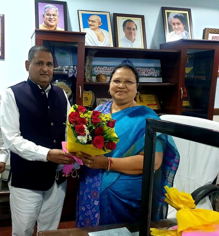 *बिलासपुर जिले में योगा पार्क की स्थापना की मांग* *छत्तीसगढ़ योग आयोग सदस्य श्री रविंद्र सिंह ने समाज कल्याण मंत्री श्रीमती अनिला भेड़िया जी को प्रस्ताव सौंपा*