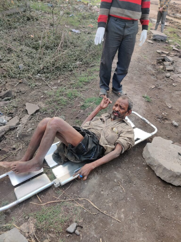 *निशक्त वृद्धि की सहायता के लिए सामने आई फाइटरविंग्स फाउंडेशन की टीम*