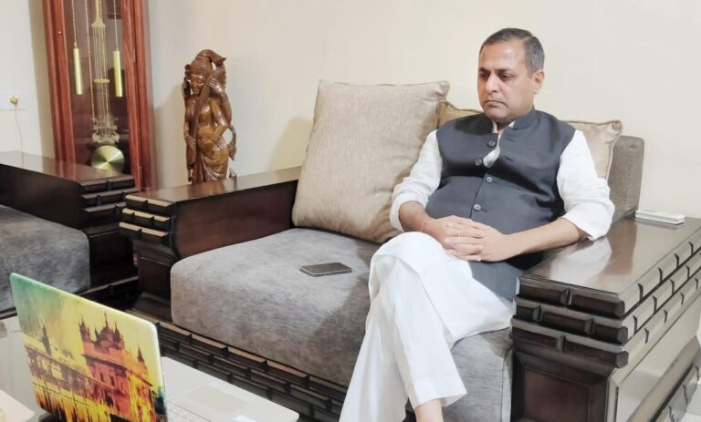 *जेड.आर.यू.सी.सी की वर्चुअल बैठक में शामिल हुए नगर विधायक शैलेष पाण्डेय  —-विधायक बोले — हमारी सरकार ने बिलासपुर को B ग्रेड स्तर में खड़ा किया अब रेल्वे शहर विकास में सहायक बने अड़ंगे बाज़ी न करे*