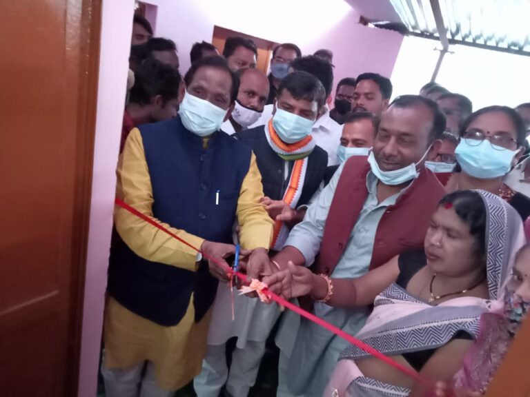 *अपेक्स बैंक अध्यक्ष बैजनाथ चंद्राकर ने किया सहकारी बैंक के नवीन शाखा का उद्धघाटन.. गोबर खरीदी ने अंतराष्ट्रीय स्तर पर पहचान.. मुख्यमंत्री ने घर घर मे दिया रोजगार- बैजनाथ चंद्राकर.. कृषकों को कृषि कार्य के लिए ऋण लेने में होगी सुविधा- प्रमोद नायक*.