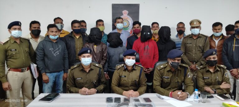 *बिलासपुर पुलिस को मिली बड़ी सफलता दर्रीघाट में हुए दिन दहाड़े सशस्त्र डकैती गिरोह का पर्दाफाश कुख्यात अंतर्राज्यीय डकैतो ने दिया था घटना को अंजाम*
