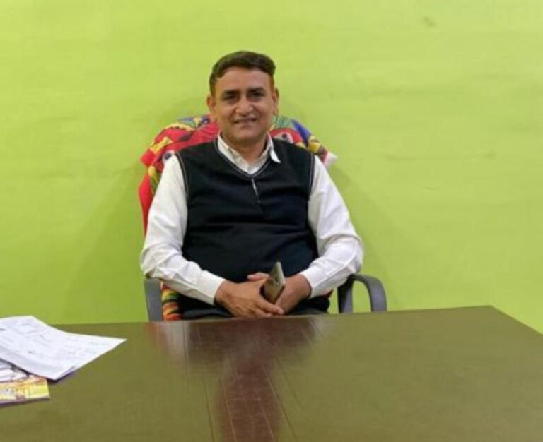 *चहेते पटवारी आलोक तिवारी को फिर से शहर लाने के लिए तहसीलदार मोर ने फैलाया जाल*