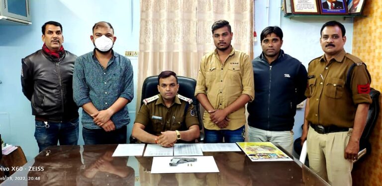 *पिस्तौल लहराना पड़ा महंगा आरोपियों के पास से एक पिस्टल सहित दो जिंदा कारतूस हुआ बरामद सिविल लाइन पुलिस की ताबड़तोड़ कार्रवाई*