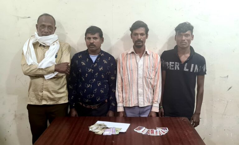 *सिविल लाइन पुलिस द्वारा आबकारी जुआ एक्ट की कार्यवाही *आबकारी, जुआ एक्ट के 05 प्रकरणों में कुल 11 आरोपी गिरफ्तार थाना प्रभारी की ताबड़तोड़ कार्यवाही  से सिविल लाइन क्षेत्र के अपराधों में लग सकता है अंकुश*