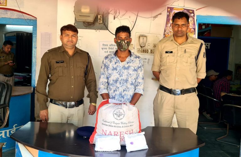 *गांजा के विरुद्ध सिविल लाइन पुलिस की कार्रवाई ** गांजा बिक्री करने ग्राहक की तलाश करते आरोपी सिविल लाइन पुलिस की गिरफ्त में ** आरोपी के कब्जे से 4.50 किलो गांजा कीमती 16000 रुपये जप्त*