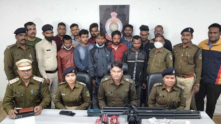 *लूट के अलग-अलग मामलों में बिलासपुर पुलिस को मिली बड़ी सफलता.. कोतवाली सीपत और सकरी क्षेत्र में लूट की घटना को अंजाम देने वाले चार आरोपी गिरफ्तार*..