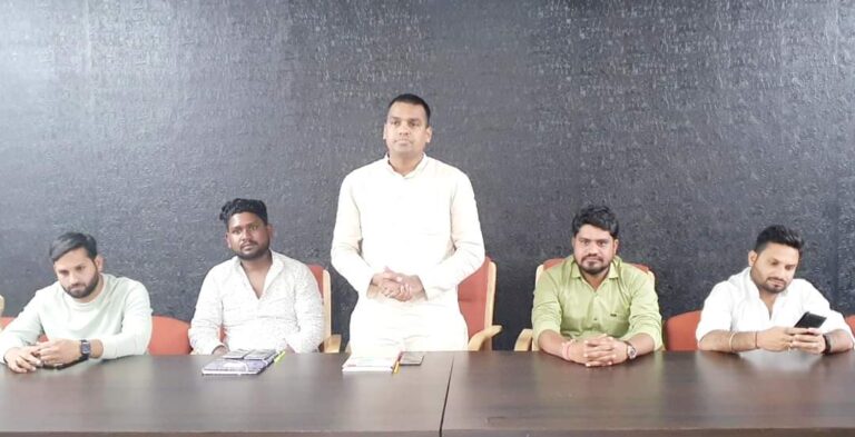 *बैठक में संगठन प्रभारी ने कहा..मुंगेली युवा कांग्रेस के कार्यकर्ता लक्ष्य करेंगे पुरा 1बूथ,10 यूथ फार्मुला..60 इनरोलर बनाएंगे 10 हजार सदस्य*