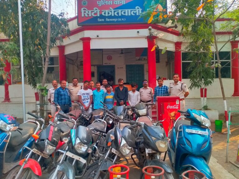 *अंतर जिला मोटरसाइकिल चोर गिरोह को थाना कोतवाली पुलिस एवं क्राइम ब्रांच टीम द्वारा किया गया गिरफ्तार  11 नग मोटरसाइकिल वर्लपूल कंपनी का फ्रिज 3 नग सिलेंडर किया गया जप्त*