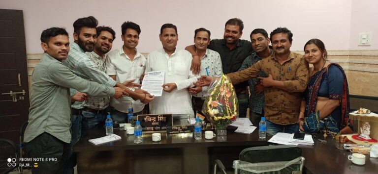 *छत्तीसगढ़ योग शिक्षक महासंघ द्वारा रविंद्र सिंह  (सदस्य छत्तीसगढ़ योग आयोग ) से मिलकर 11 सूत्री मांग पत्र सौंपा गया*