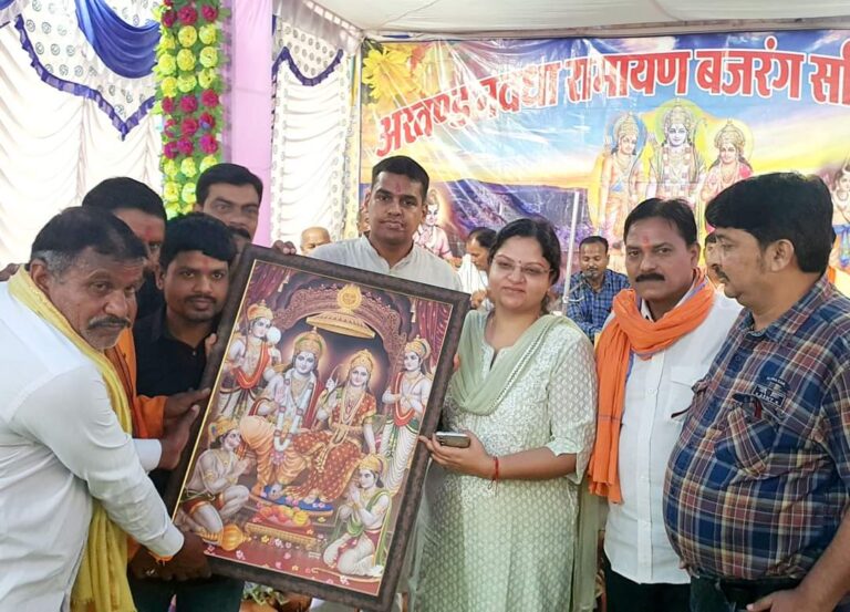 *ग्राम गतौरी के अखंड नवधा रामायण और राम मंदिर स्थापना में बिलासपुर एसपी व जिला पंचायत सभापति गौरहा हुए शामिल*।