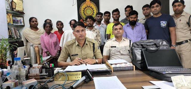 *दूसरे राज्यों से आकर उठाई गिरी करने वाले गिरोह के 3 महिला सहित 7 आरोपी गिरफ्तार…. तो वहीं सिविल लाइन थाना क्षेत्र में कार का शीशा तोड़कर सवा लाख की चोरी  करने वाले आरोपी हुए गिरफ्तार दोनों प्रकरण में दिखी बिलासपुर पुलिस की मुस्तैदी*