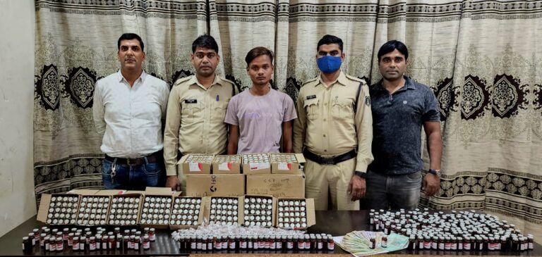 *ACCU एवं थाना सिविल लाईन संयुक्त टीम की नशे के खिलाफ बड़ी कार्यवाही । > प्रतिबंधित इंजेक्शन तथा नशीली सामग्री के साथ 01 आरोपी गिरफ्तार देखे विडिओ*