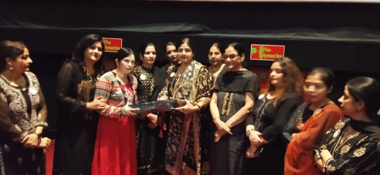 *आदर्श पंजाबी महिला संस्था द्वारा मदर्स डे पर मां पिक्चर का किया गया आयोजन संस्था के साथ आम नागरिकों को भी देखने को मिली मां पर आधारित फिल्म*