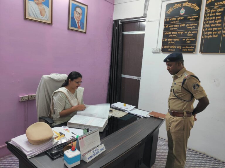 *एसएसपी पहुँची थानों के औचक निरीक्षण में,किसी थाना प्रभारी को मिली शाबाशी तो किसी को फटकार*