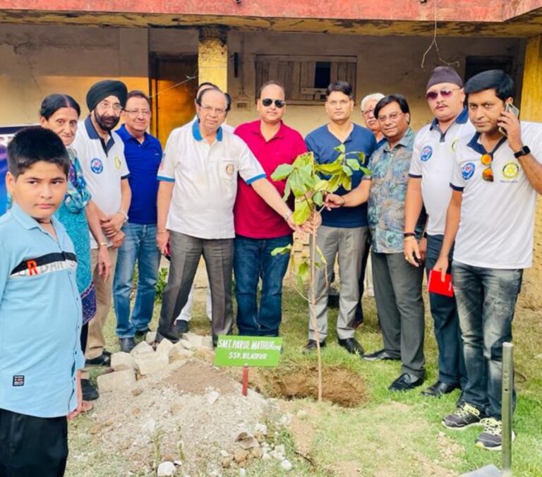 *बिलासपुर रोटरी क्लब बिलासपुर के तत्वाधान मेँ सिरगिट्टी इंडस्ट्रीयल एरिया  क्षेत्र मेँ वृहत वृक्षारोपण का कार्यक्रम आयोजित किया गया*,