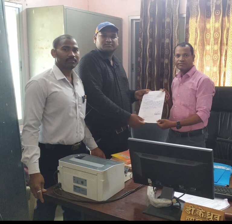 *बच्चों की समस्या को लेकर युवा कार्यकर्ता प्रभात ने बलौदा बाजार के जिला शिक्षा अधिकारी के नाम सौपा ज्ञापन*