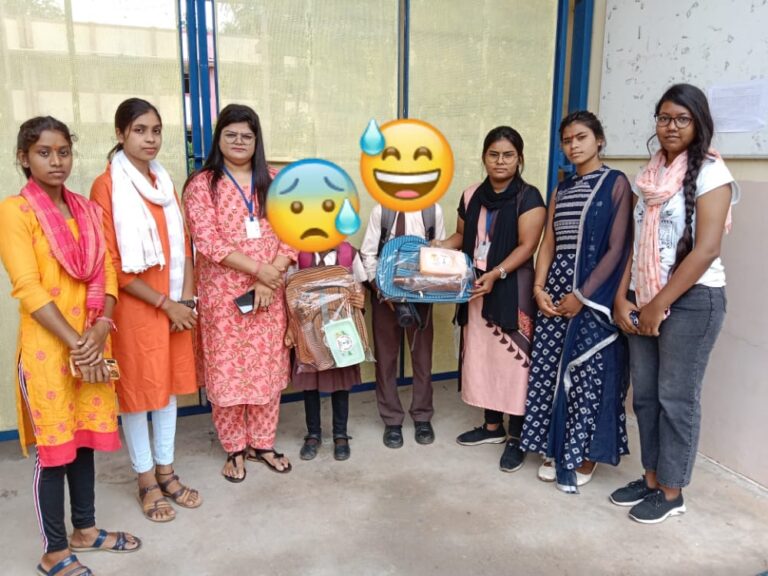 *मानवता का स्वरूप बन बनकर उभरे शहर के उद्योगपति  प्रिन्स भाटिया बच्चों की शिक्षा का उठाया बीड़ा*