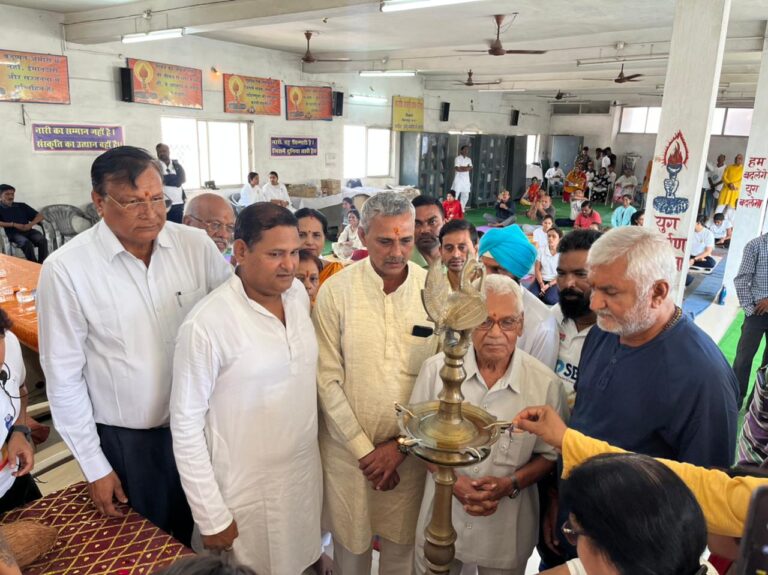 *छत्तीसगढ योग आयोग व गायत्री परिवार द्वारा बिलासपुर के गायत्री मदिर मे निःशुल्क योग शिविर का किया गया उद्घाटन*