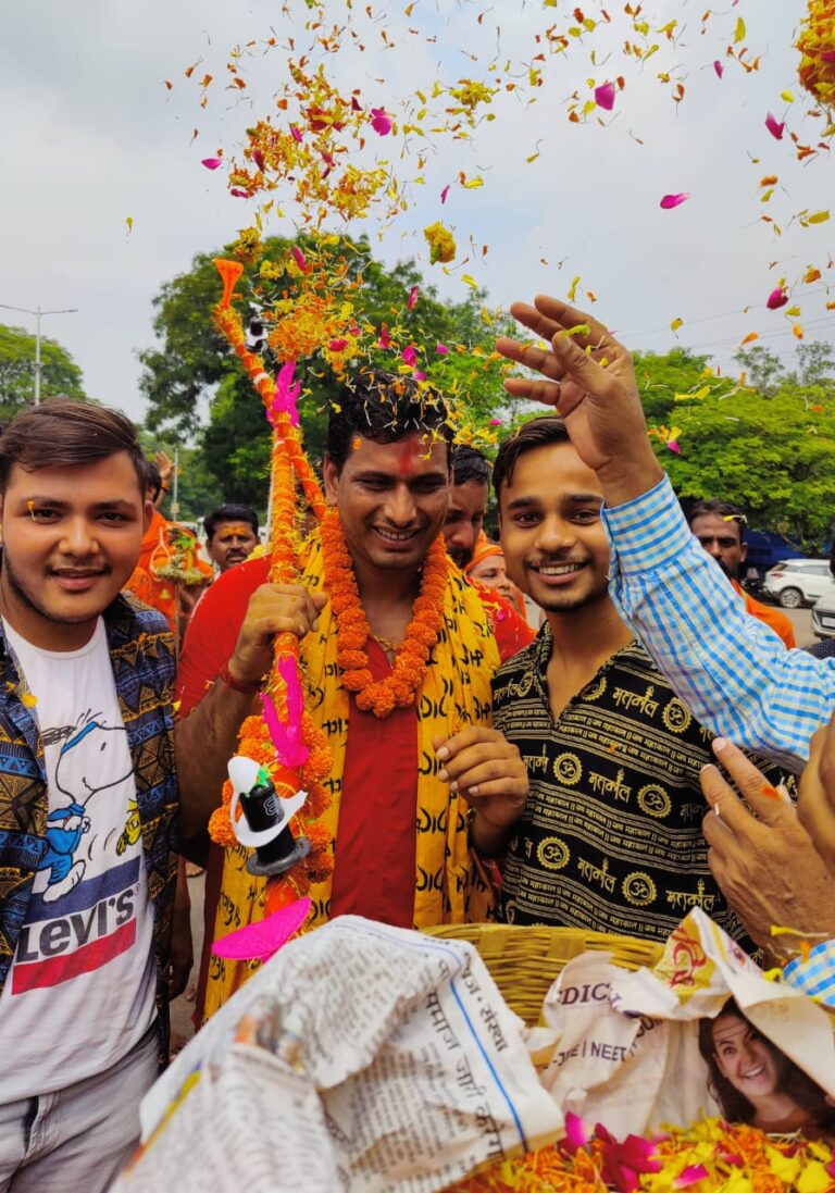 *दुर्ग एनएसयूआई के कार्यकर्ताओं ने किया जय हनुमान सेवा वाहनी कावड़ यात्रियों का स्वागत*