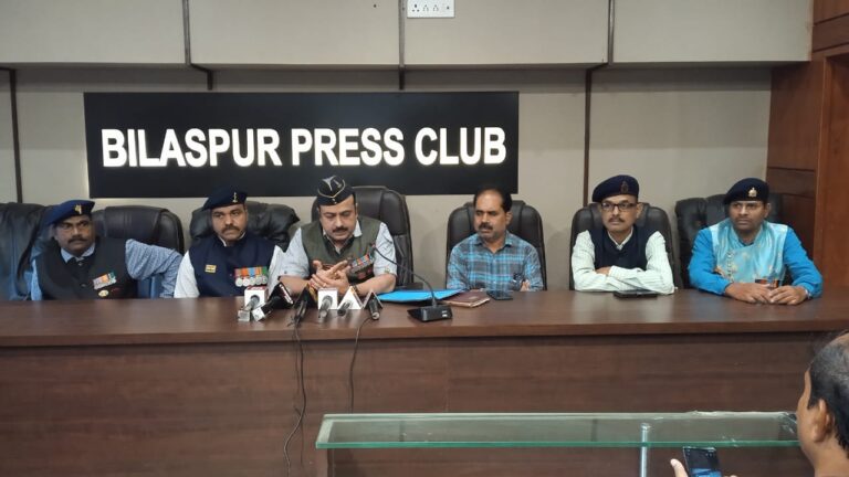 *छत्तीसगढ़ के सबसे सक्रीय पूर्व सैनिक संगठन “सिपाही”एवं प्रेस क्लब बिलासपुर के अलावा जिले के लगभग 42 संगठनो द्वारा 15 अगस्त को राज्य शासन के मोर तिरंगा कार्यक्रम एवं केन्द्र शासन के कार्यक्रम “घर घर तिरंगा के अंतर्गत विशाल तिरंगा यात्रा*