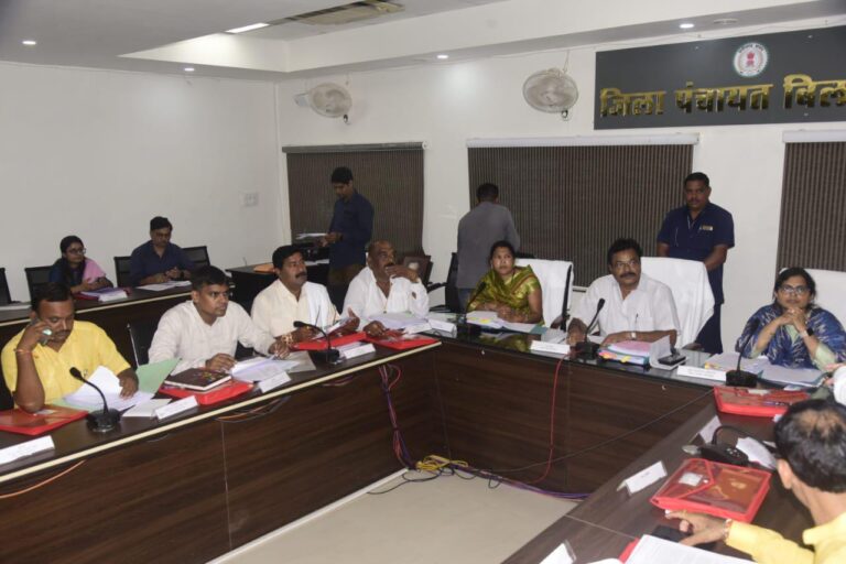 *राज्य सरकार के जन कल्याणकारी व मूलभूत योजनाओं के प्रति सजग रहें अधिकारी व कर्मचारी -जिला पंचायत सभापति अंकित गौरहा*