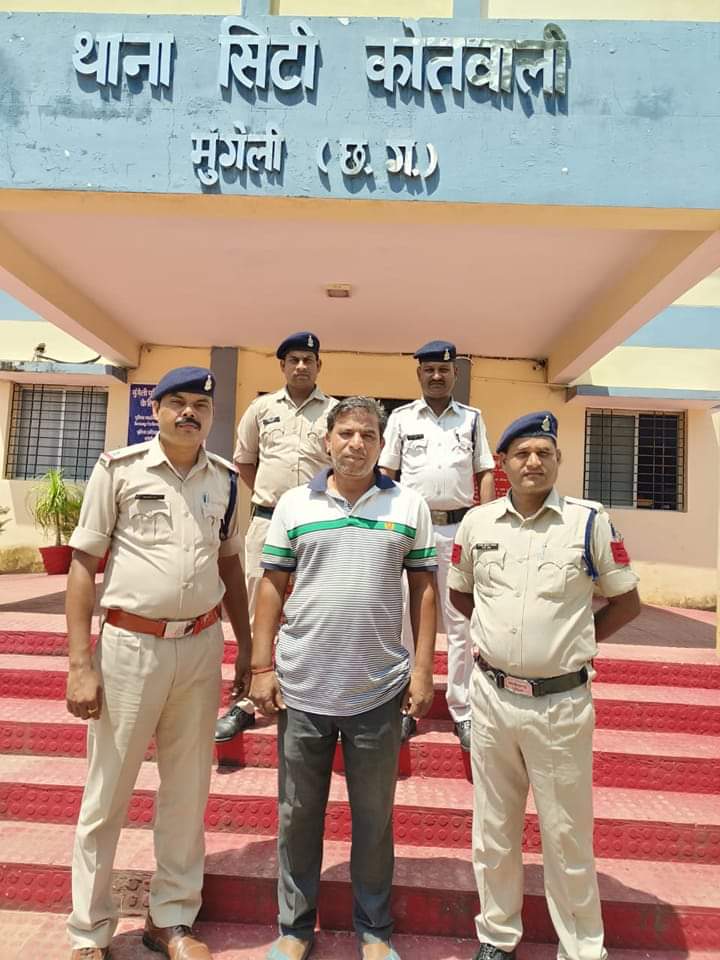 *वर्ष 2020 के धोखाधडी के मामले में आरोपी को पकड़ने में पुलिस को मिली सफलता मुंगेली पुलिस की टीम ने आरोपी पुरुरवा प्रधान को भुनेश्वर उड़ीसा से किया गिरफ्तार*
