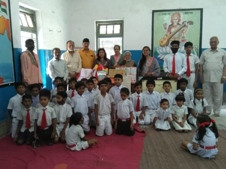 *पायल एक नया सवेरा फाउंडेशन ने राष्ट्रीय पाठशाला पहुंचकर छात्रों को वितरित किया सामान*