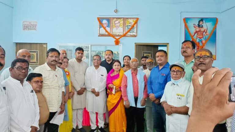 *ब्राह्मण समाज दिशादर्शक है – शैलेश पांडेय  भवन जीर्णोद्धार व तीजा मिलन में अतिथि शैलेश पांडेय व हर्षिता पांडेय हुए शामिल*