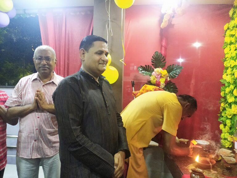*श्रीकांत वर्मा मार्ग साई परिषर मे गणेश पुजन महाआरती मे छत्तीसगढ योग आयोग सदस्य रविन्द्र सिंह हुए शामिल*