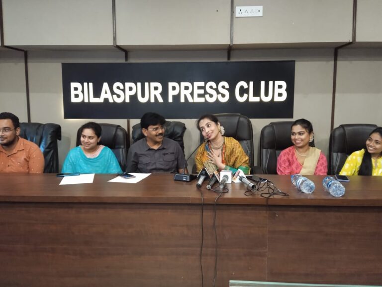 *हिन्दू~ मुस्लिम संस्कृति की मिलीजुली खुशबू है कत्थक नृत्य में… देबाश्री भट्टाचार्य*