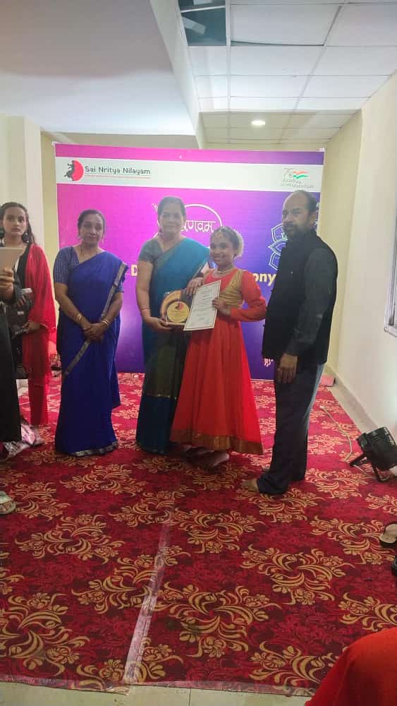 *राष्ट्रीय स्तर की कत्थक नृत्य प्रतियोगिता में प्रथम स्थान प्राप्त कर जिले सहित छत्तीसगढ़ का नाम रौशन किया पत्रकार पंकज खंडेलवाल की बेटी प्रख्या खंडेलवाल ने*