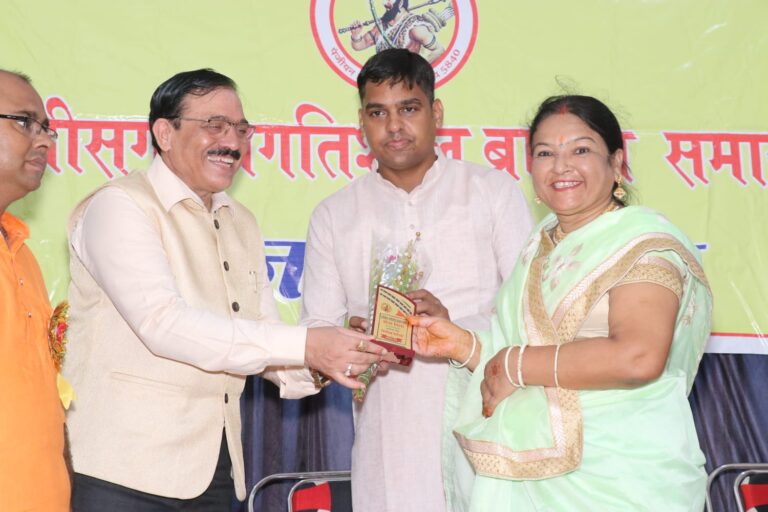 *छत्तीसगढ़ प्रगतिशील ब्राह्मण समाज द्वारा  4.9.22 रविवार को तीजा तिहार (प्रदेश स्तरीय तीज मिलन समारोह) का किया गया आयोजन    कार्यक्रम के मुख्य अतिथि छत्तीसगढ़ उच्च न्यायालय के न्यायाधीश  दीपक तिवारी थे, अध्यक्षता बिलासपुर जिला पंचायत सभापति  अंकित गौरहा ने की*