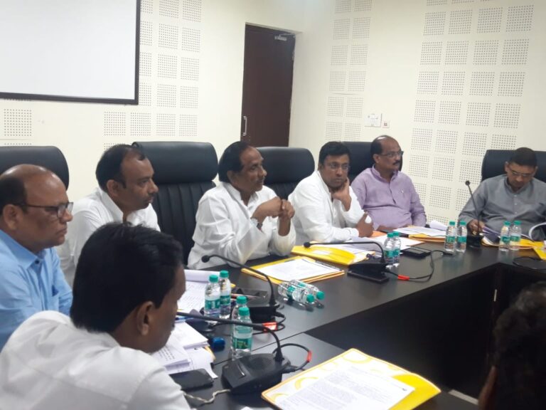 *अपेक्स बैंक अध्यक्ष व दर्जा प्राप्त केबिनेट मंत्री छत्तीसगढ़ शासन बैजनाथ चन्द्राकर की अध्यक्षता में कोर बैंकिंग स्टेट लेवल प्रोजेक्ट मॉनिटरिंग की बैठक हुई संपन्न*