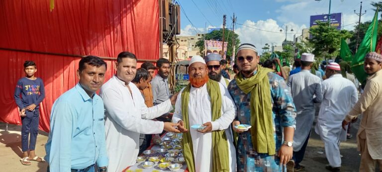 *ईद मिलाद उन नबी के मौके पर शहर में आज जुलूस निकाला गया सी एम डी चौक मे योग आयोग सदस्य रविंद्र सिंह ने किया जुलूस का भव्य स्वागत*